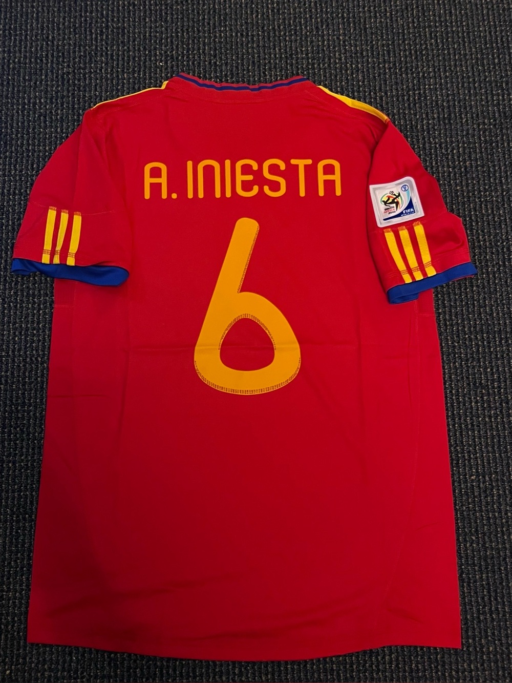 INIESTA 6 SPAIN 2010 WORLD CUP HOME JERSEY ( M)